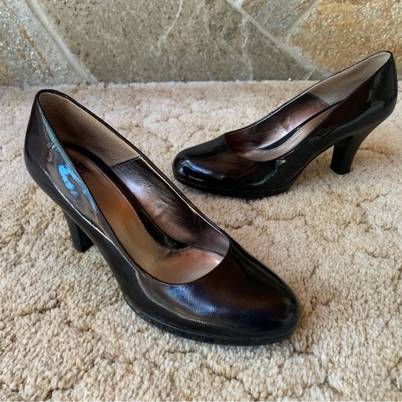 VGUC WOMEN’S SOFFT MIDNIGHT BLUE/BLACK PATENT LEATHER PUMPS/HEELS IN SIZE 8 1/2M - Picture 1 of 11